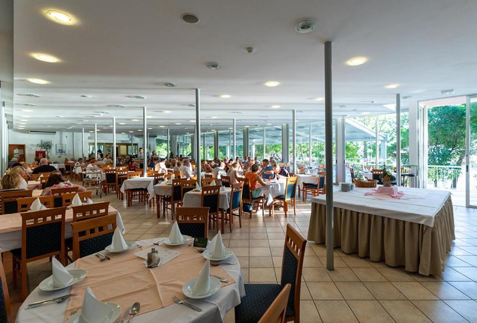 Tourist Settlement Brzet Hotel Omiš Kültér fotó