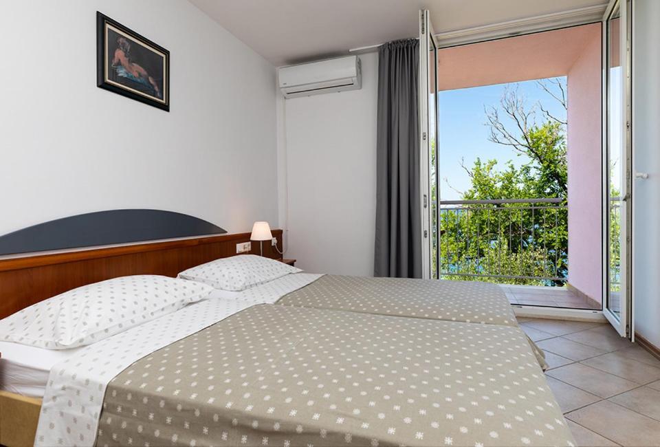 Tourist Settlement Brzet Hotel Omiš Kültér fotó