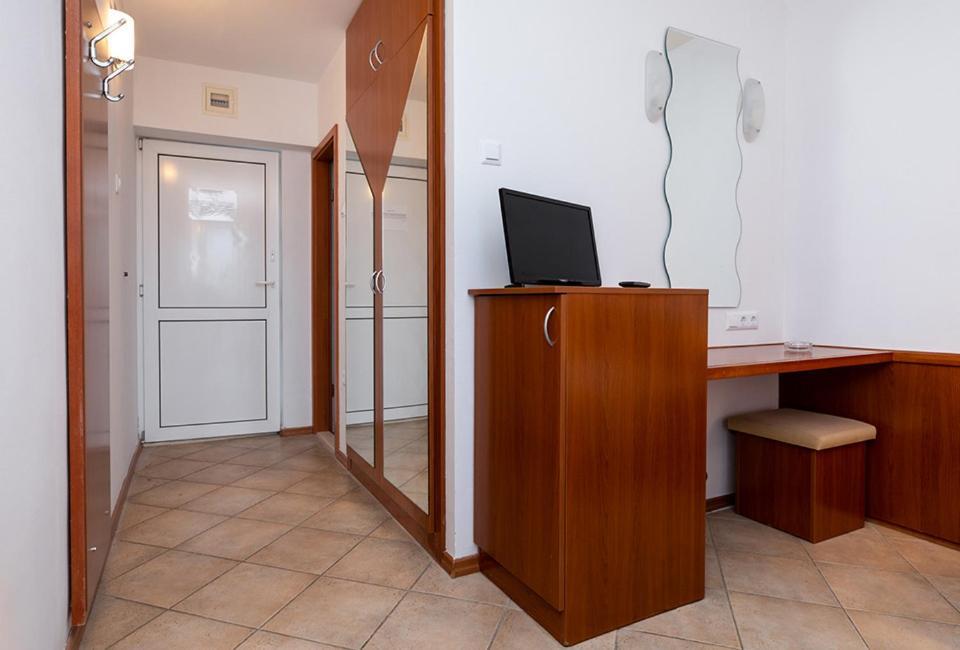 Tourist Settlement Brzet Hotel Omiš Kültér fotó