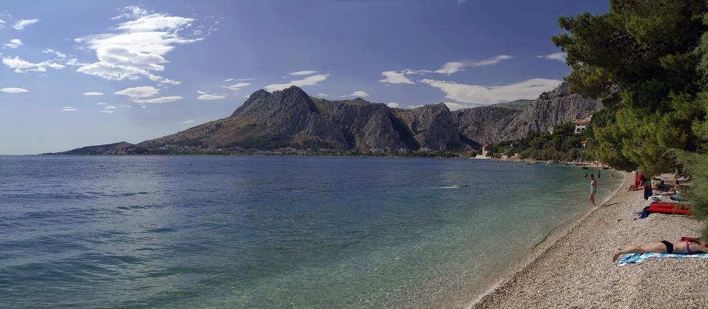 Tourist Settlement Brzet Hotel Omiš Kültér fotó