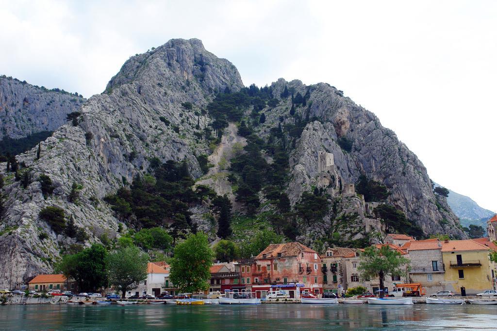 Tourist Settlement Brzet Hotel Omiš Kültér fotó