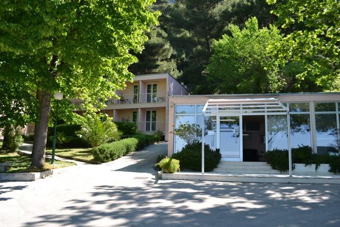 Tourist Settlement Brzet Hotel Omiš Kültér fotó