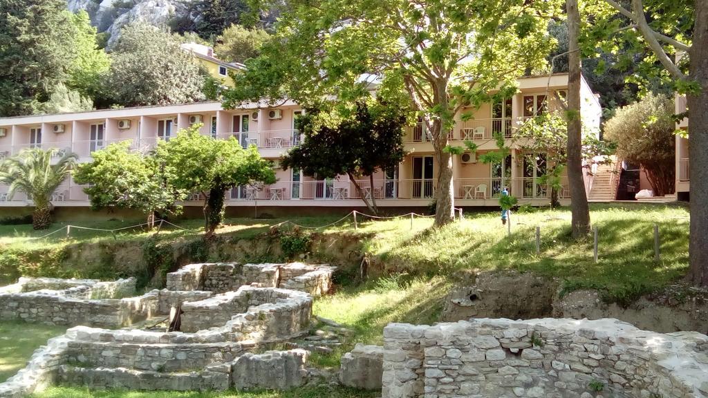Tourist Settlement Brzet Hotel Omiš Kültér fotó