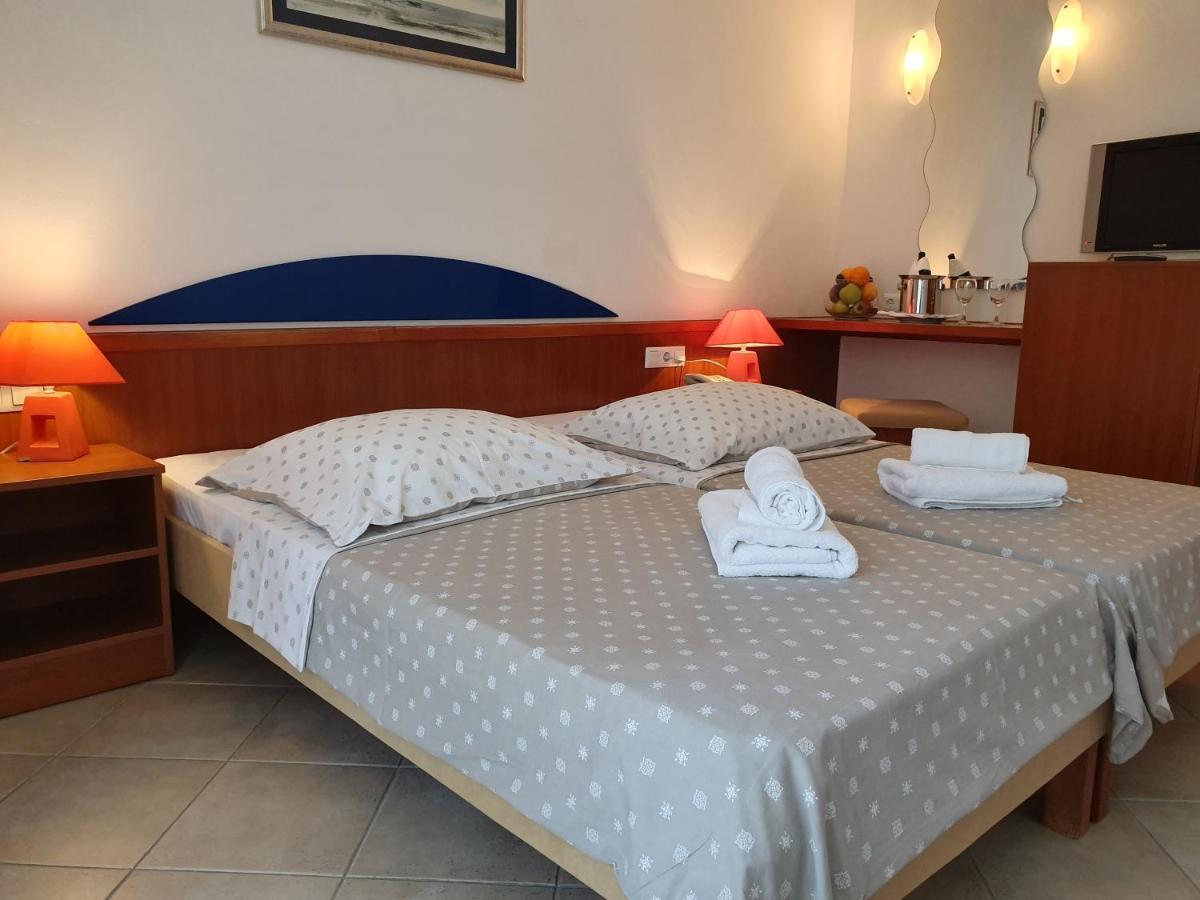 Tourist Settlement Brzet Hotel Omiš Kültér fotó