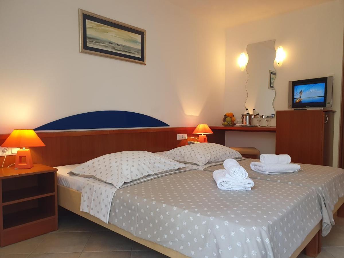 Tourist Settlement Brzet Hotel Omiš Kültér fotó