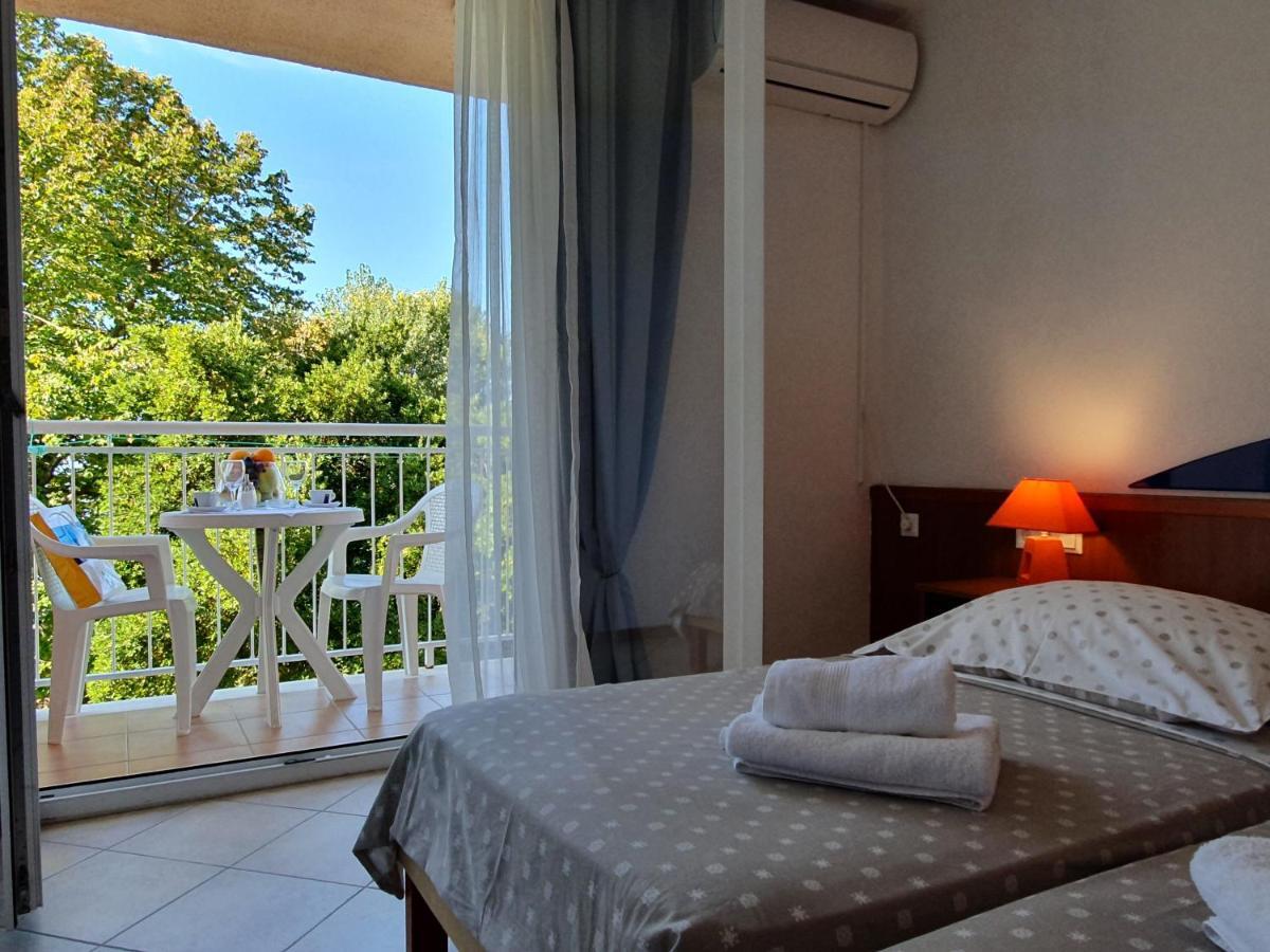 Tourist Settlement Brzet Hotel Omiš Kültér fotó