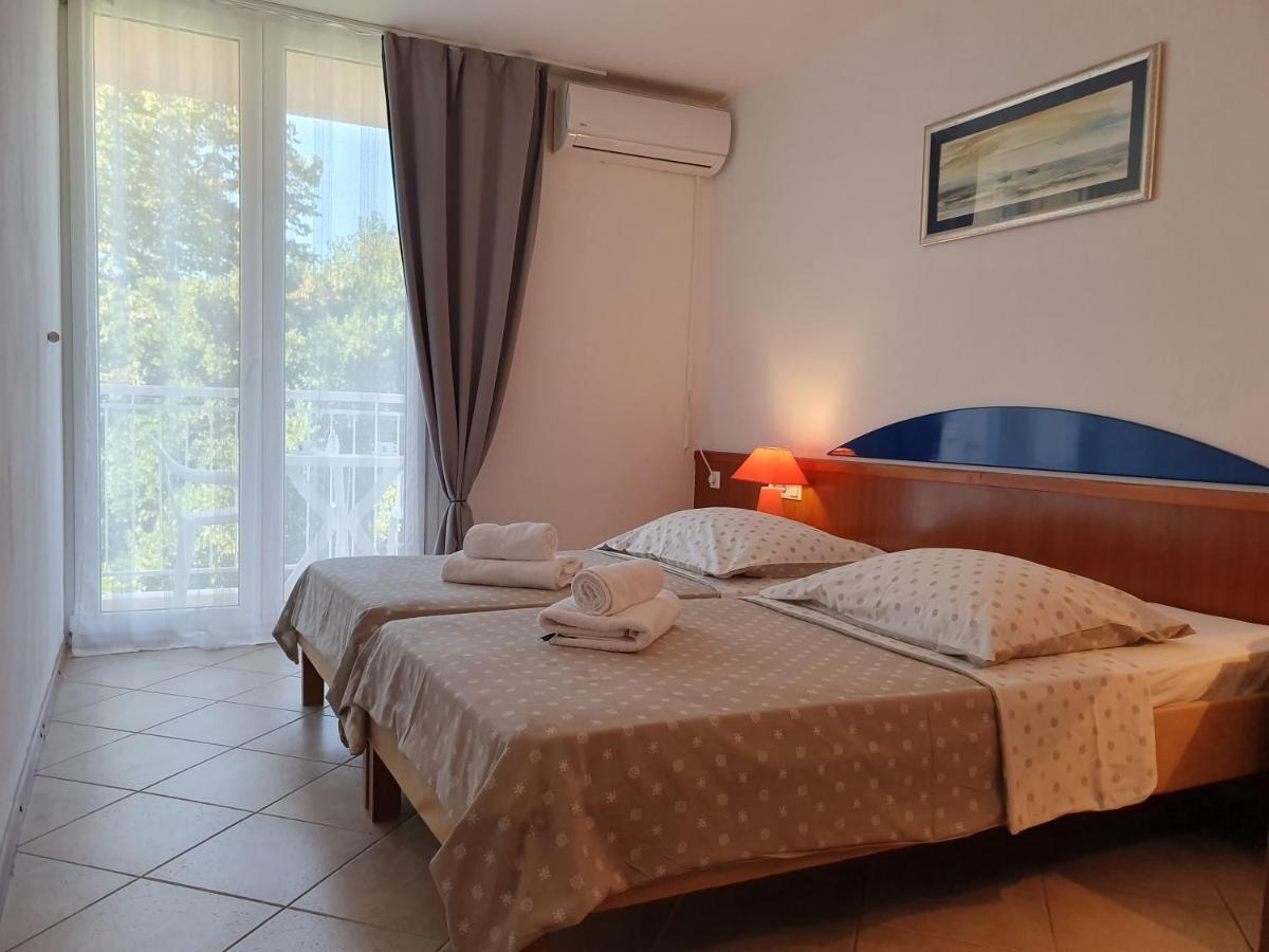 Tourist Settlement Brzet Hotel Omiš Kültér fotó