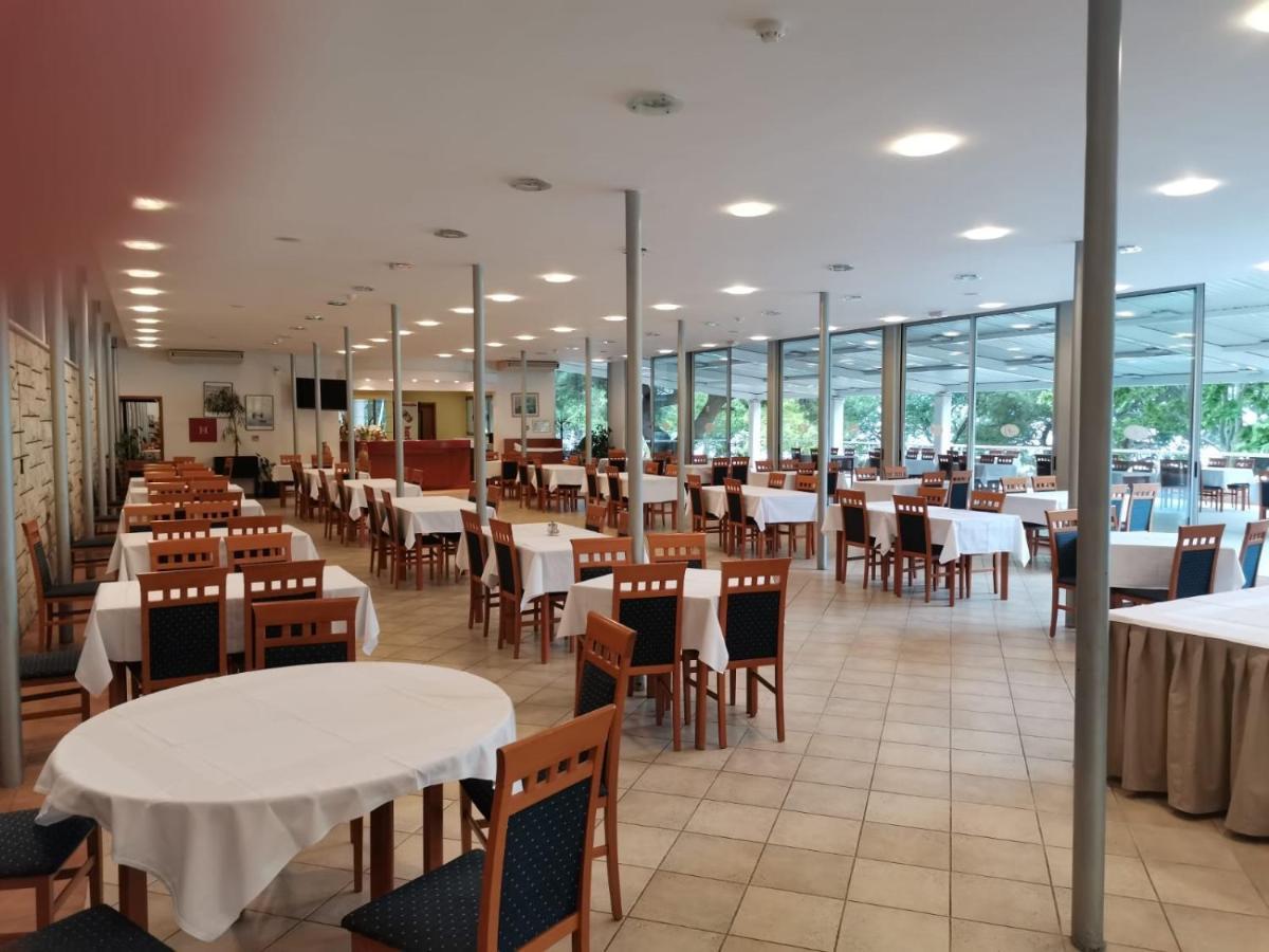 Tourist Settlement Brzet Hotel Omiš Kültér fotó