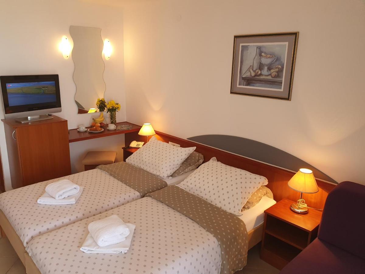 Tourist Settlement Brzet Hotel Omiš Kültér fotó